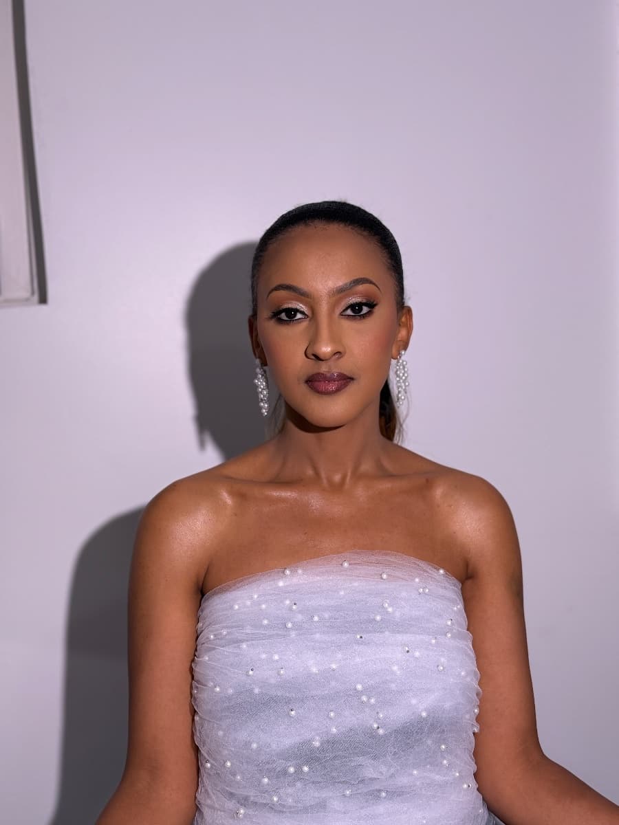 Lydia, makeup artist and hair vendor